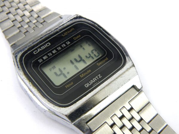 Vintage Casio B819 Men's Digital Watch
