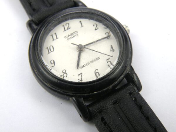 Ladies Vintage CASIO LQ-139 Watch
