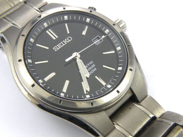 Men's Seiko 5M82-0BB0 Titanium Kinetic Diver's Watch - 100m