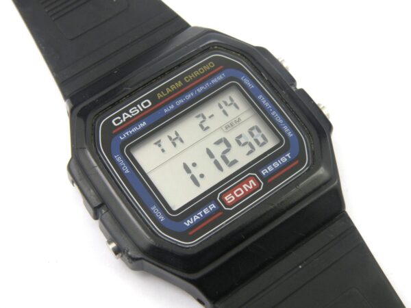 Gents CASIO Vintage W-71 Digital Watch - 50m