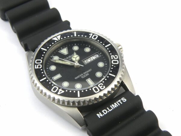 Gents Vinatge Casio MD-501 Quartz Professional Divers Divers -200m